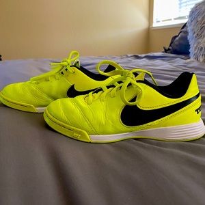 Boys Nike Tiempox Indoor Shoe Size 1